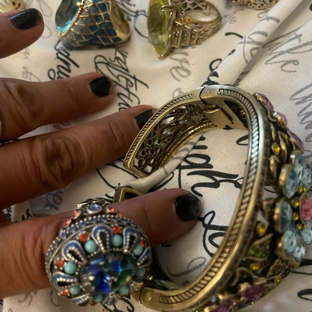 Sweet romance statement ring - Picture 2 of 5